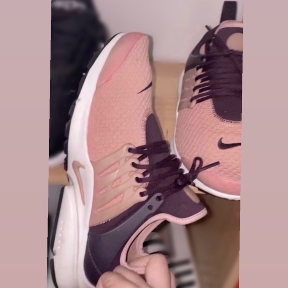 Women’s Nike Air Presto - Picture 2 of 3